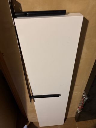 Estantería flotante madera y metal