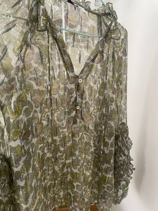 Blusa Scalpers verde con hilo plateado