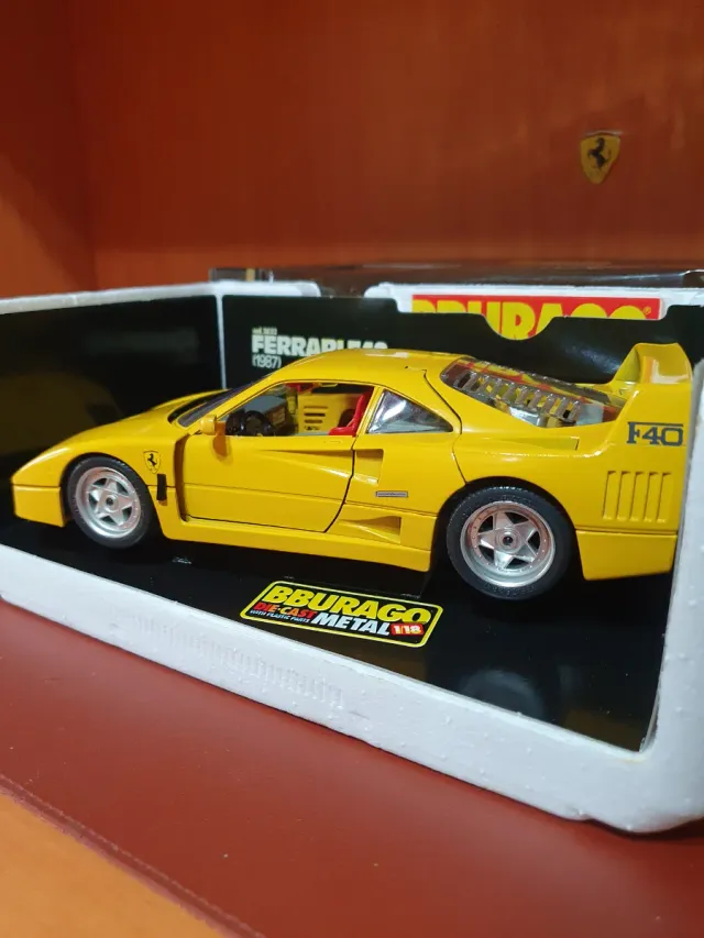 Ferrari F40  Bburago Scala da  1/18