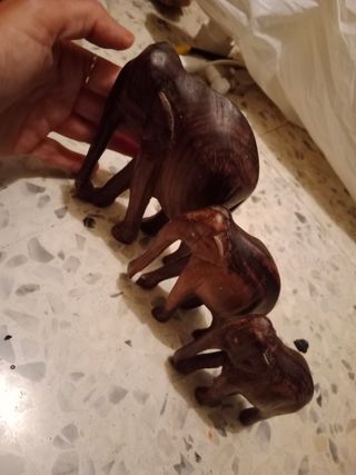 Conjunto elefantes de madera y conjunto mamus