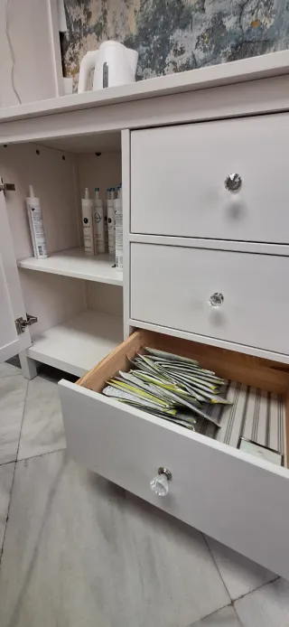 Alacena Blanca de Madera