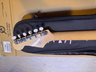 Squier Hello Kitty Stratocaster Blanca