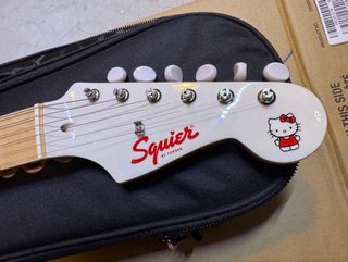 Squier Hello Kitty Stratocaster Blanca