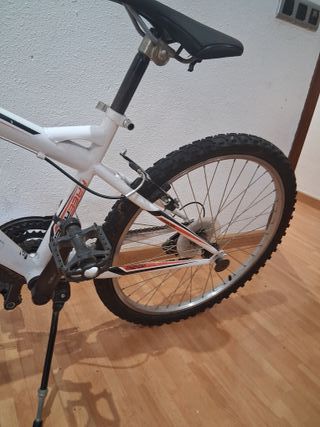 Bicicleta Freeride Blanca