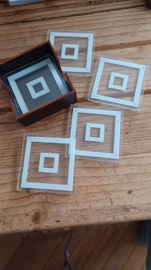 Posavasos de cristal y madera