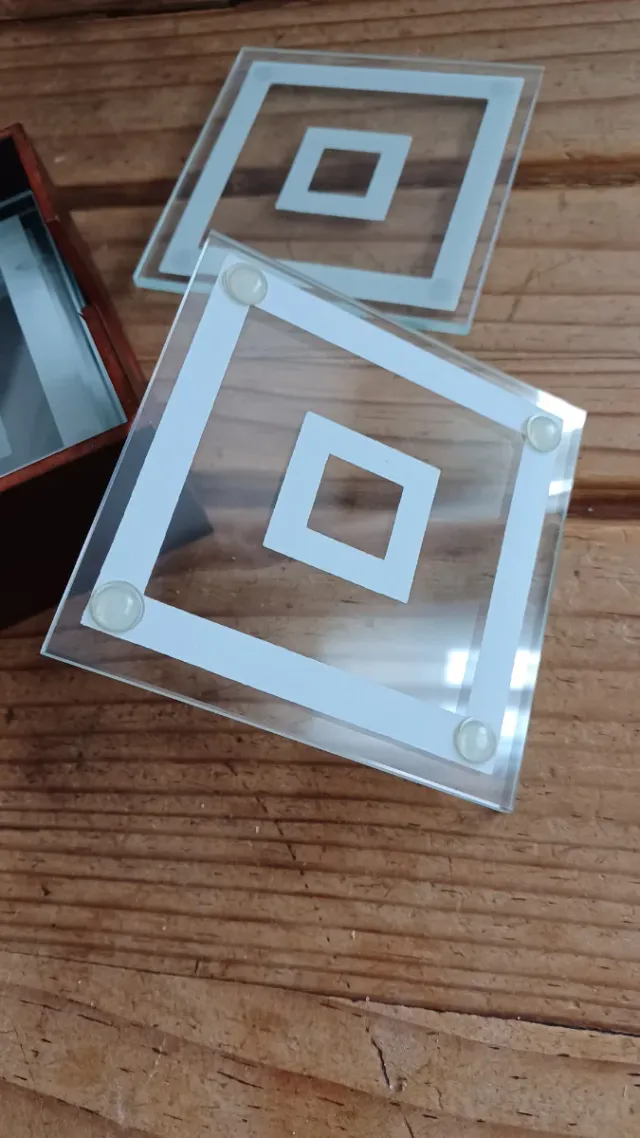 Posavasos de cristal y madera