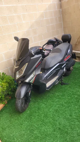 Goes 125cc y Hyosung 650cc