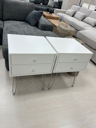 2 Mesitas de Noche Blancas Cajones Plata