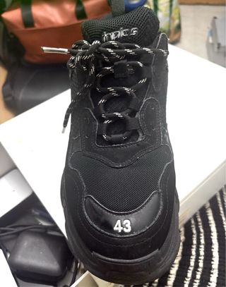 Zapatos Balenciaga Triple S Negros y Beige