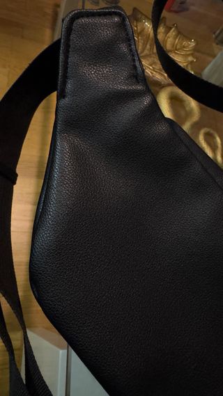 Riñonera negra piel sintética