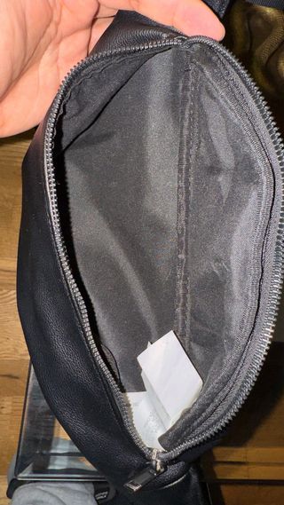 Riñonera negra piel sintética