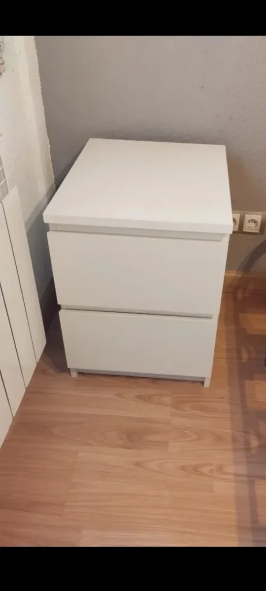 Mesitas de noche MALM IKEA Blancas