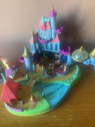 Lote de castillos y casas en miniatura