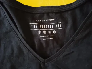 Crop top negro cuello pico Atmosphere