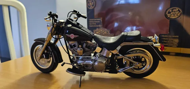 Harley-Davidson 2002 Fatboy 1:10