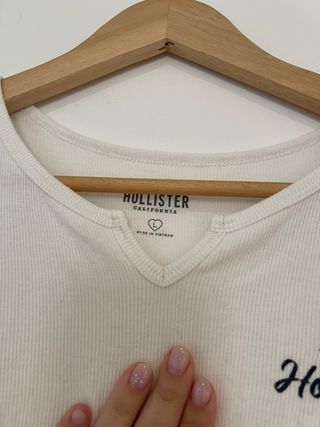 Camiseta Hollister blanca con encaje