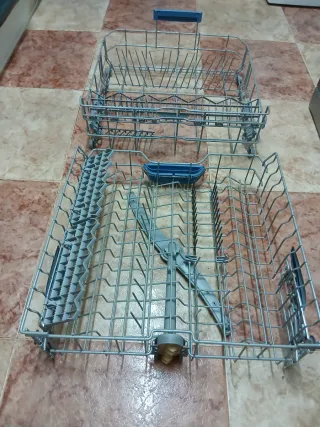 2cestos lavavajillas,mas cesto para cubiertos Bosh