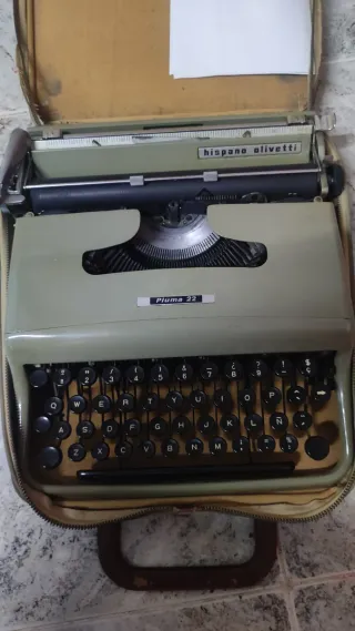 Máquina de escribir Hispano Olivetti Pluma 22