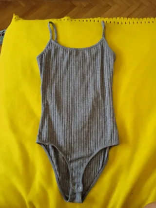 Body tirantes Bershka gris