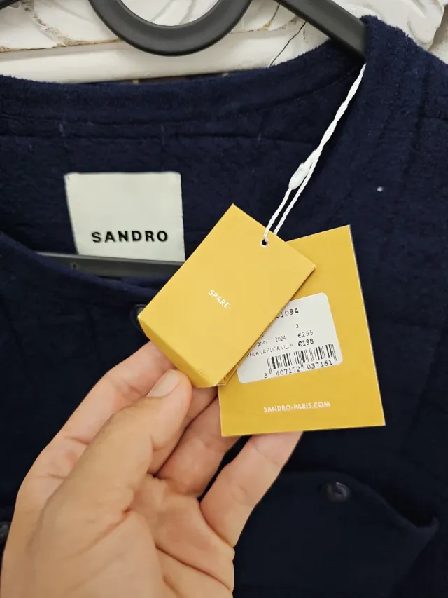 Chaqueta Sandro azul marino acolchada