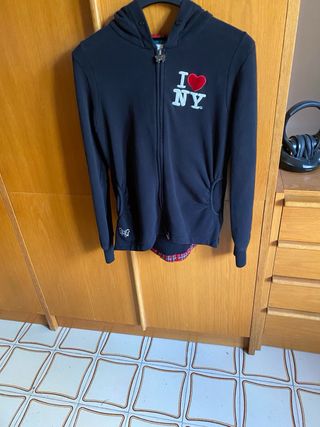 Felpa donna nera con cappuccio e zip