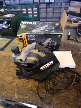 Cepillo madera Titan 900W