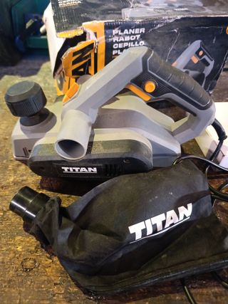 Cepillo madera Titan 900W