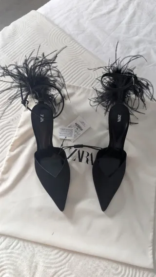 Zapatos tacón Zara negros plumas talla 38