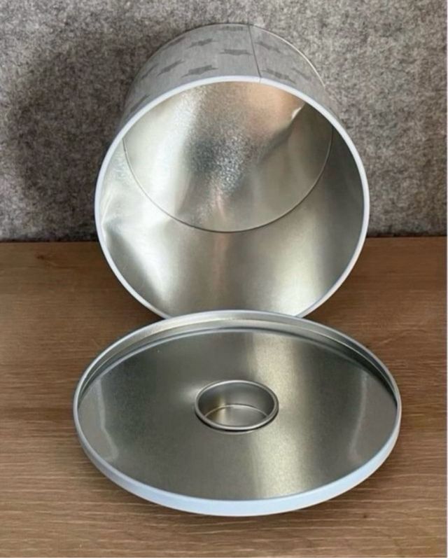 Caja Metálica Redonda Estrellas con Tapa