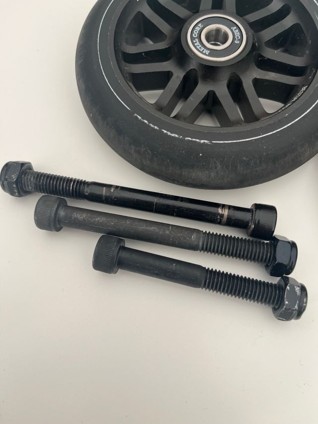 Ruedas Bestial Wolf SHIRE 110 + Tornillos