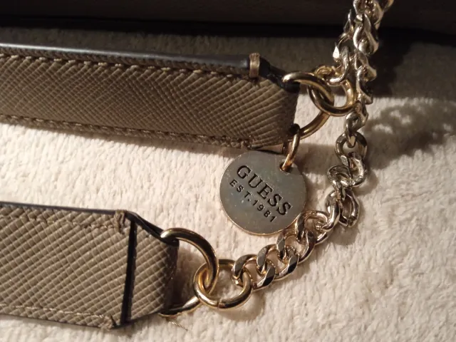 Bolsa de corrente Guess Original Bege em Ouro