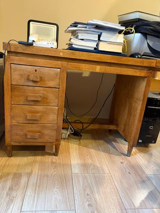Escritorio antiguo de madera