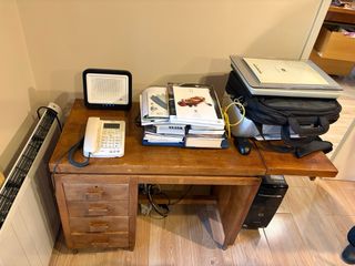 Escritorio antiguo de madera