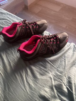 Zapatillas spinning negras y rosas