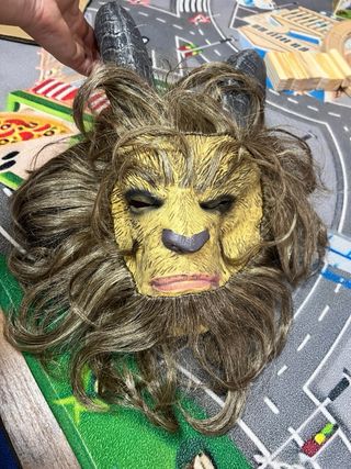 Máscara con cuernos