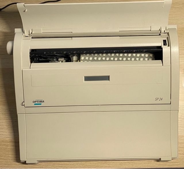 Máquina de escribir Optima SP 24