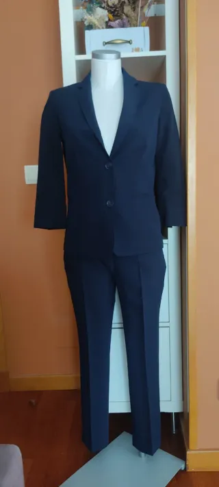 Traje azul marino americana y pantalón,talla36/38,