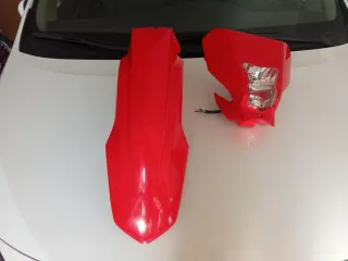 Faro y guardabarros Honda CRF rojo