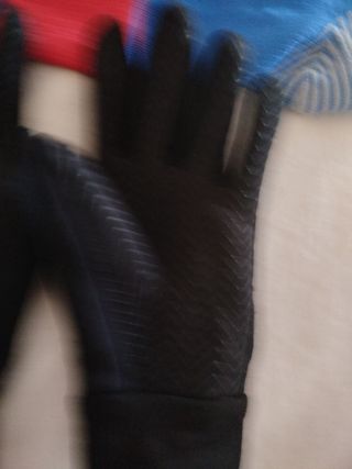 Guantes de fútbol negros sin usar