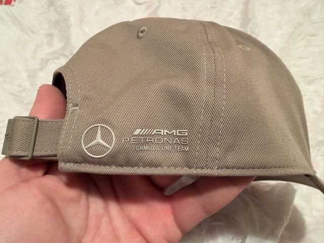 Gorra Mercedes-AMG Petronas Beige