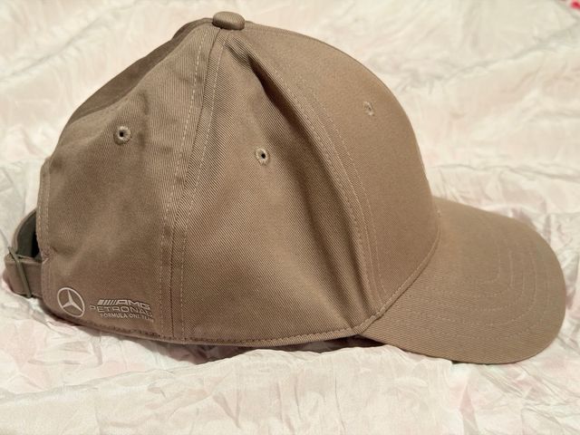 Gorra Mercedes-AMG Petronas Beige