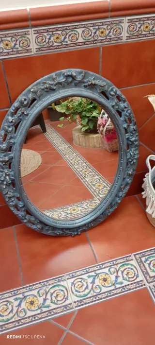 Entradita vintage renovada con espejo a juego.
