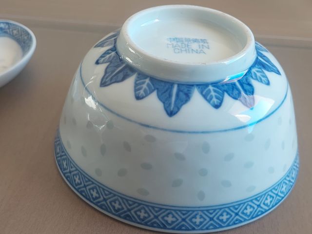 Ciotola e cucchiaio cinese decorati