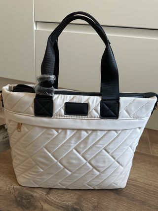 Bolso impermeable beige y negro