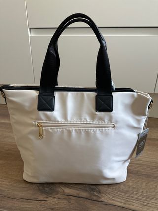 Bolso impermeable beige y negro