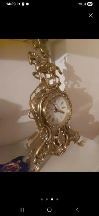 Reloj antiguo de bronce con figura ecuestre
