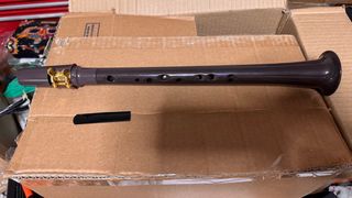 Flauta dulce marrón con accesorios