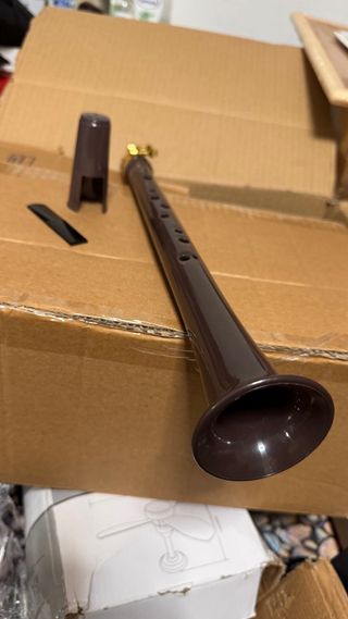 Flauta dulce marrón con accesorios