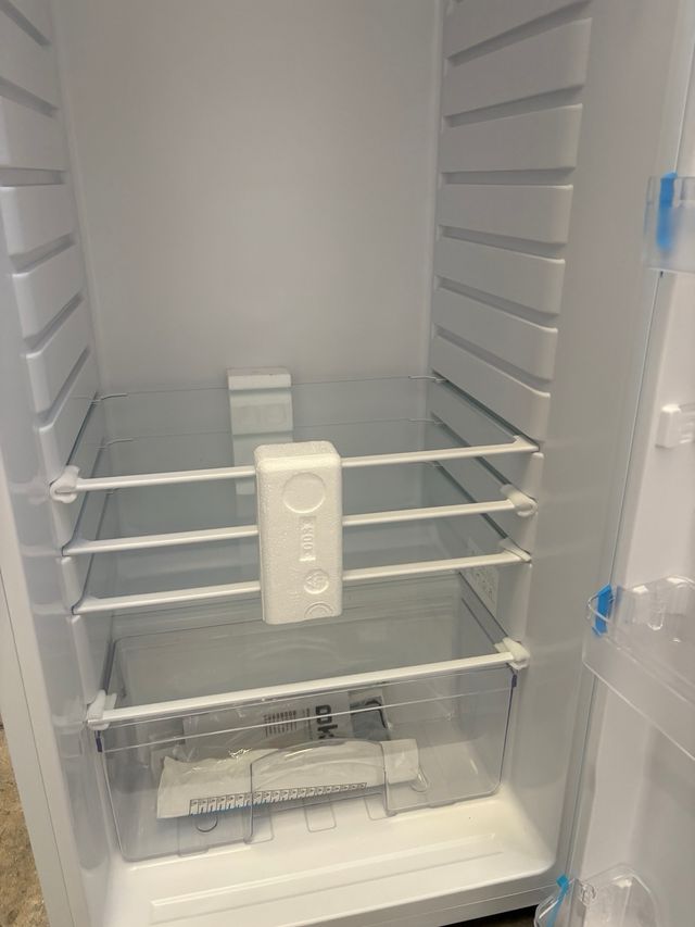 Nevera combi nueva en caja