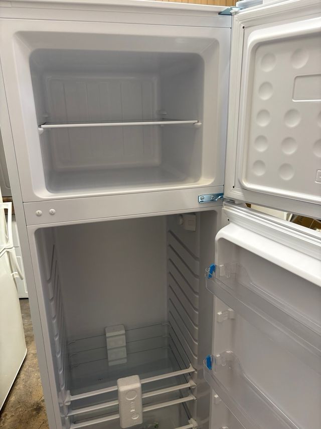 Nevera combi nueva en caja